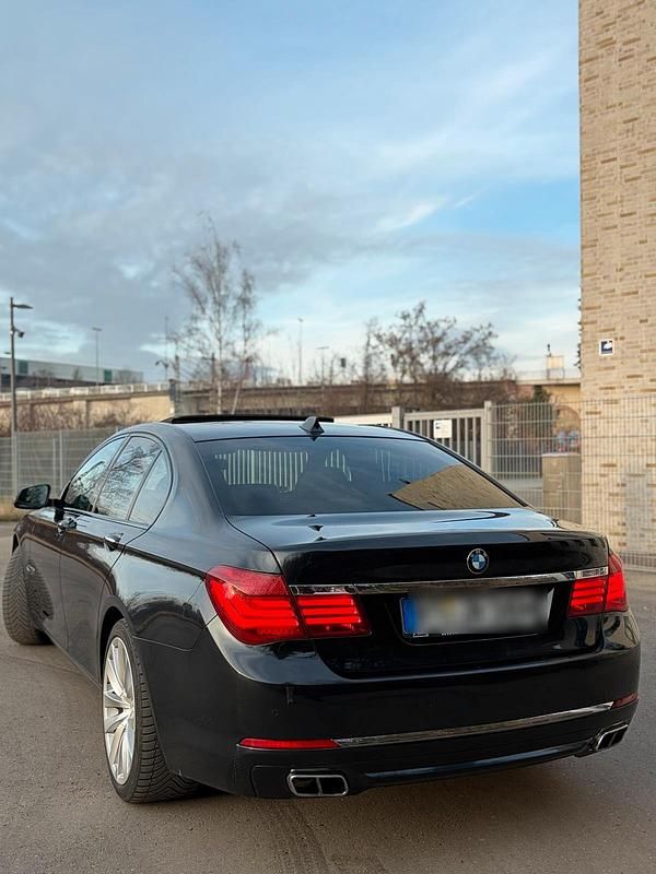 Gebraucht BMW 740 M Sport 313 PS (230 kW) 2013 Schwarz Limousine