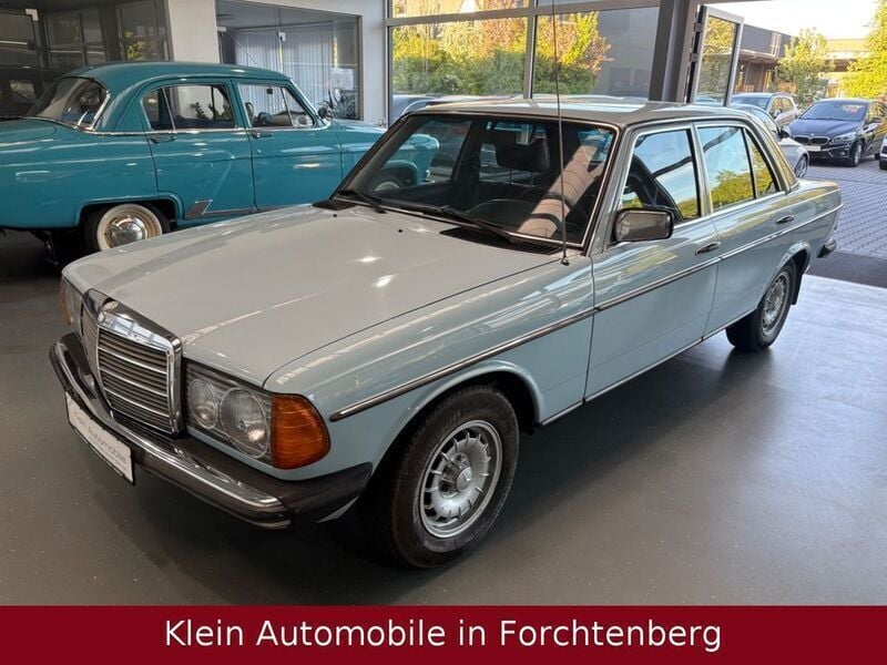 Gebraucht Mercedes 240 65 PS (47 kW) 1979 Blau Limousine