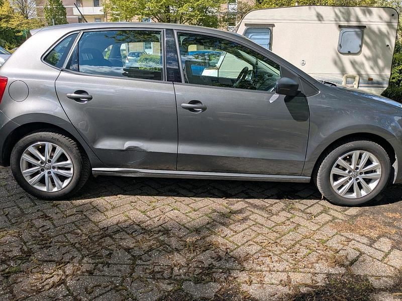 Gebraucht VW Polo 90 PS (66 kW) 2016 Grau Kleinwagen