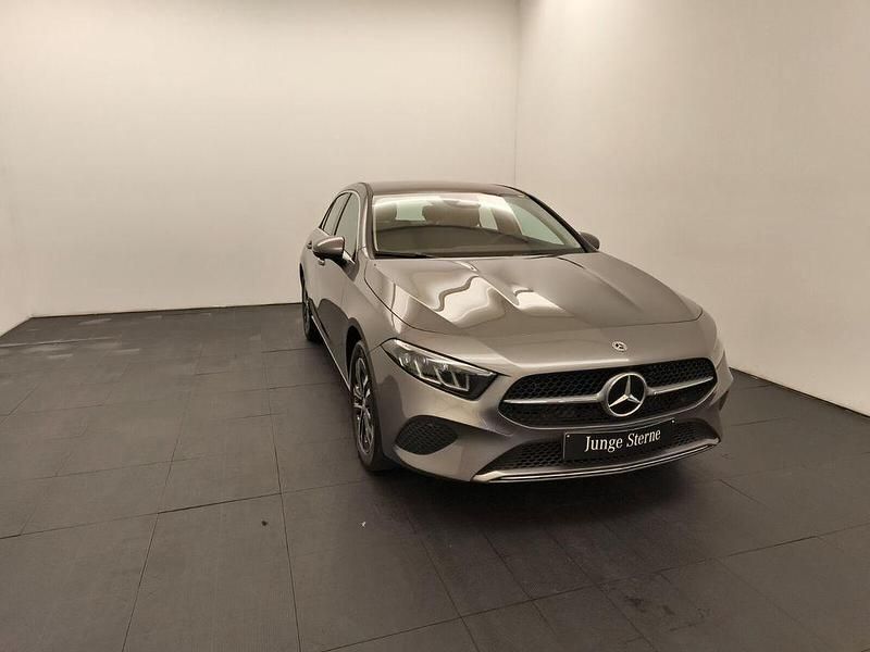 Gebraucht Mercedes A250 Advanced 218 PS (160 kW) 2025 Metalliclack mountaingrau Limousine