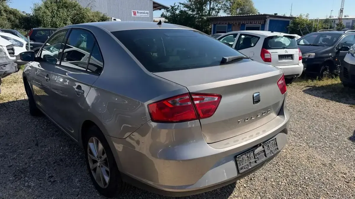 Gebraucht Seat Toledo Reference 86 PS (63 kW) 2013 "capuccino" beige Kleinwagen
