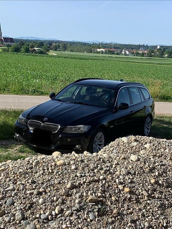 Gebraucht BMW 330 Sport Line 245 PS (180 kW) 2011 Schwarz Kombi