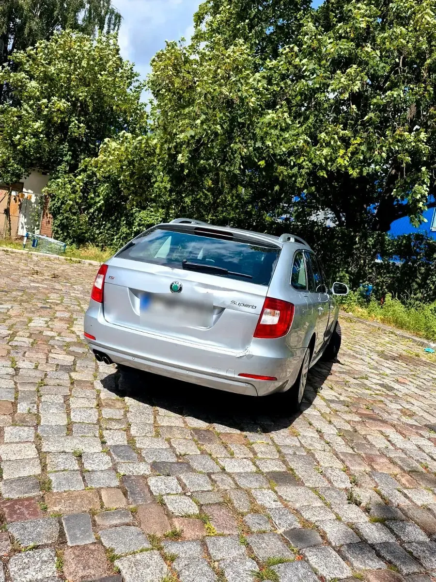 Gebraucht Skoda Superb Elegance 160 PS (117 kW) 2010 Grau Kombi