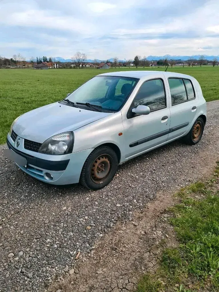 Używany Renault Clio II 75 KM (55 kW) 2002 Szary Hatchback