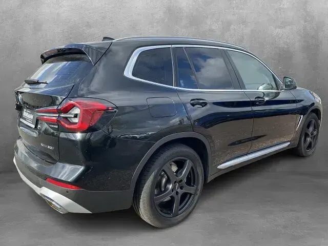 Gebraucht BMW X3 Sport Line 245 PS (180 kW) 2022 Black sapphire metallic SUV
