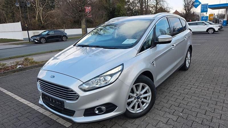 Gebraucht Ford S-MAX Titanium 150 PS (110 kW) 2017 Silber Van / Kleinbus