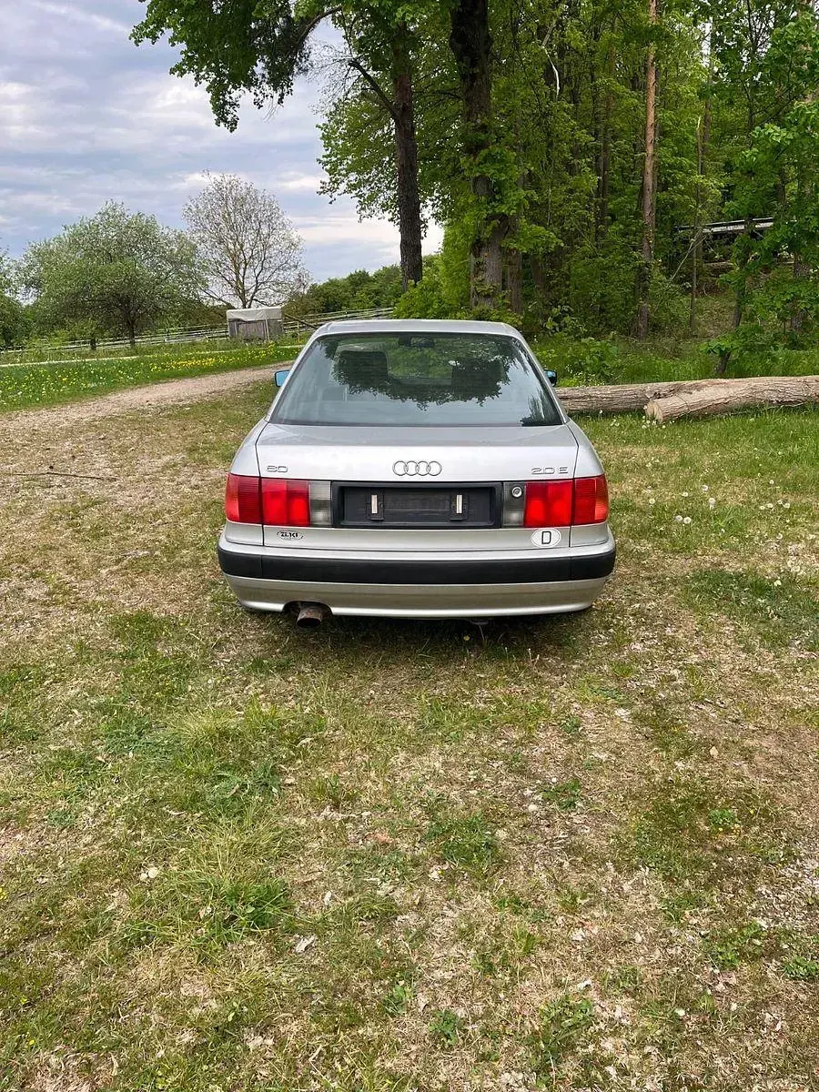 Käytetty Audi 80 116 HP (85 kW) 1994 Hopea Sedan