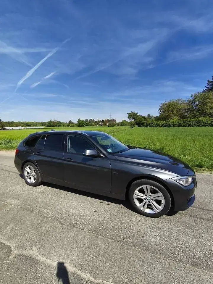 Gebraucht BMW 318 Sport Line 143 PS (105 kW) 2013 Grau Kombi