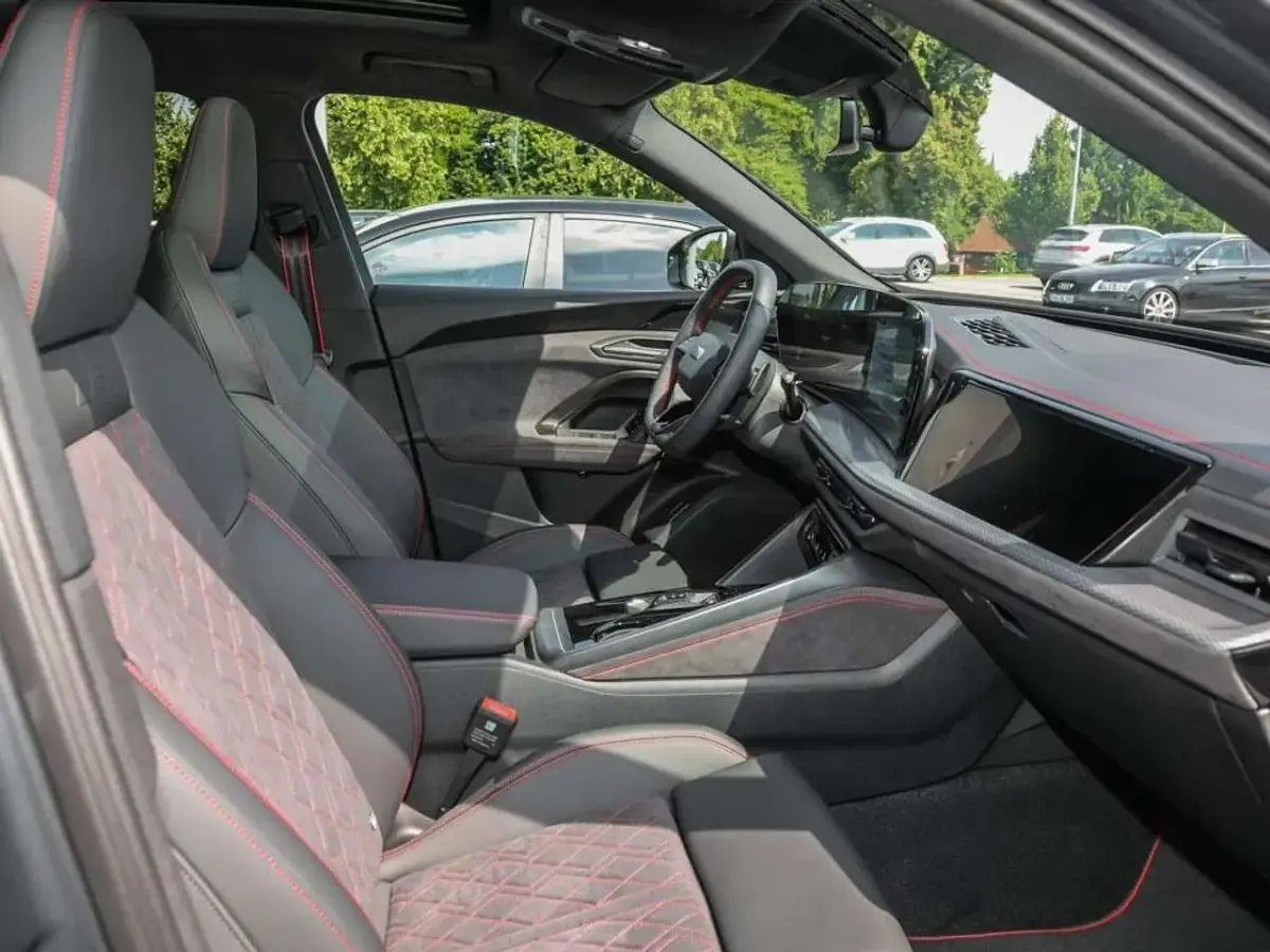 Gebraucht Audi Q5 Sport 204 PS (150 kW) 2025 Tamboragrau metallic SUV