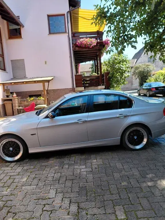 Gebraucht BMW 325 218 PS (160 kW) 2006 Silber Limousine