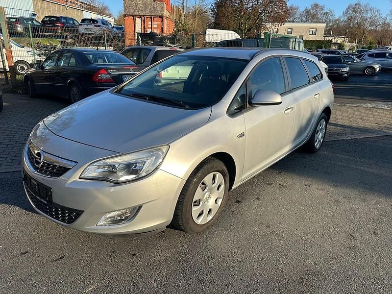 Gebraucht Opel Astra 101 PS (74 kW) 2012 Grau Kombi