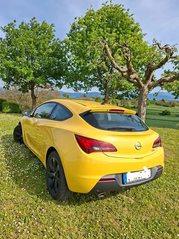 Gebraucht Opel Astra GTC 179 PS (131 kW) 2014 Gelb Limousine
