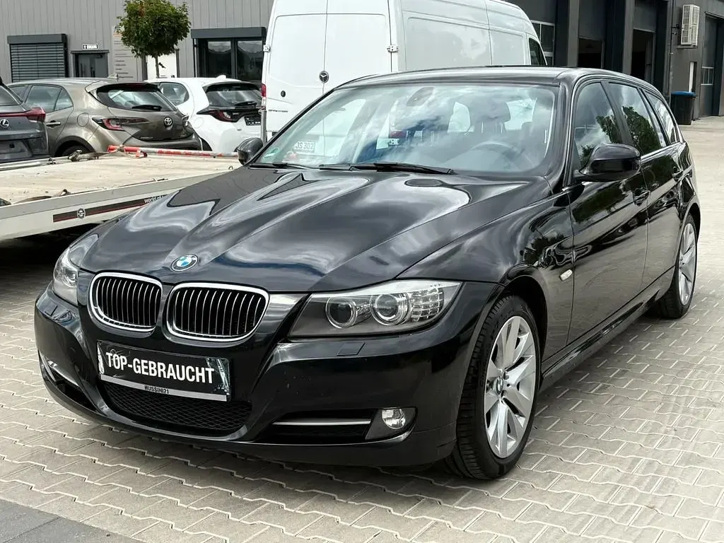 Gebraucht BMW 318 Lifestyle 143 PS (105 kW) 2012 Schwarz Kombi