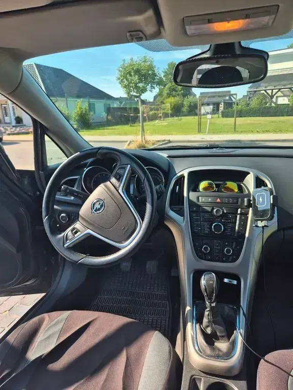 Gebraucht Opel Astra Edition 140 PS (102 kW) 2012 Schwarz Kombi