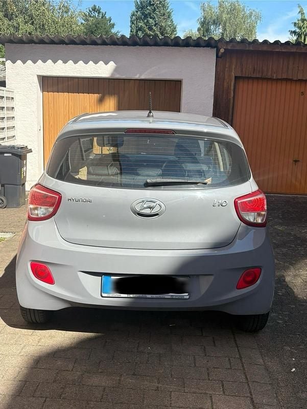 Grau Gebraucht 2015 Hyundai i10 Kleinwagen | 3.600 € (Superpreis) - Bild 1/4