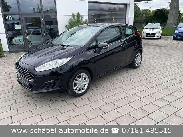 Pantherschwarz (metallic) Gebraucht 2015 Ford Fiesta Trend Kleinwagen | 5.200 € (Fairer Preis) - Bild 1/4