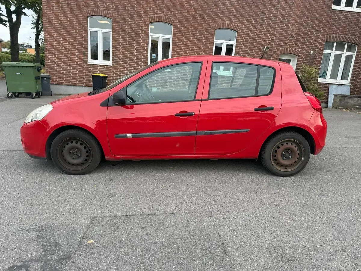 Gebraucht Renault Clio 74 PS (54 kW) 2012 Rot Kleinwagen