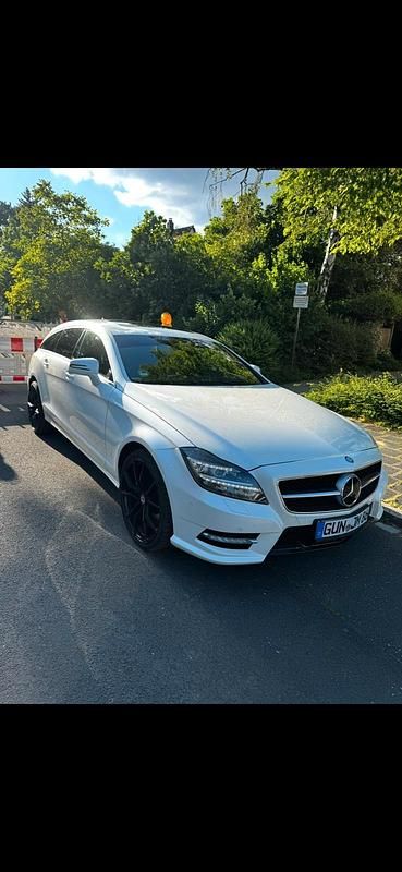 Weiß Gebraucht 2013 Mercedes CLS350 Shooting Brake Kombi | 19.800 € - Bild 1/4