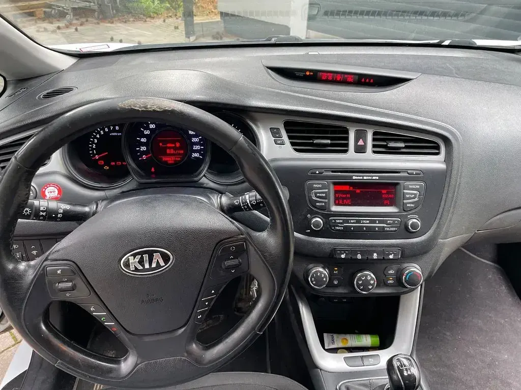 Gebraucht Kia Ceed 135 PS (99 kW) 2014 Weiß Kleinwagen