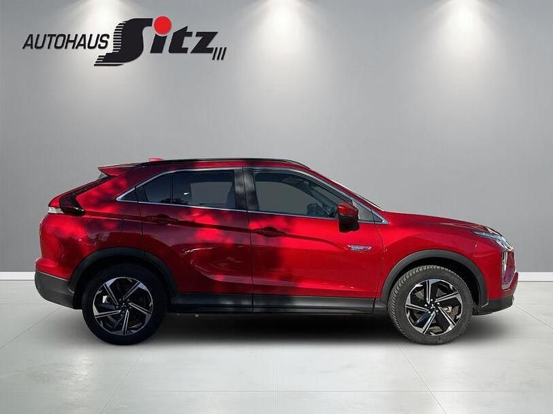 Gebraucht Mitsubishi Eclipse Cross Plus 98 PS (72 kW) 2022 Dynamik rot (metallic) SUV