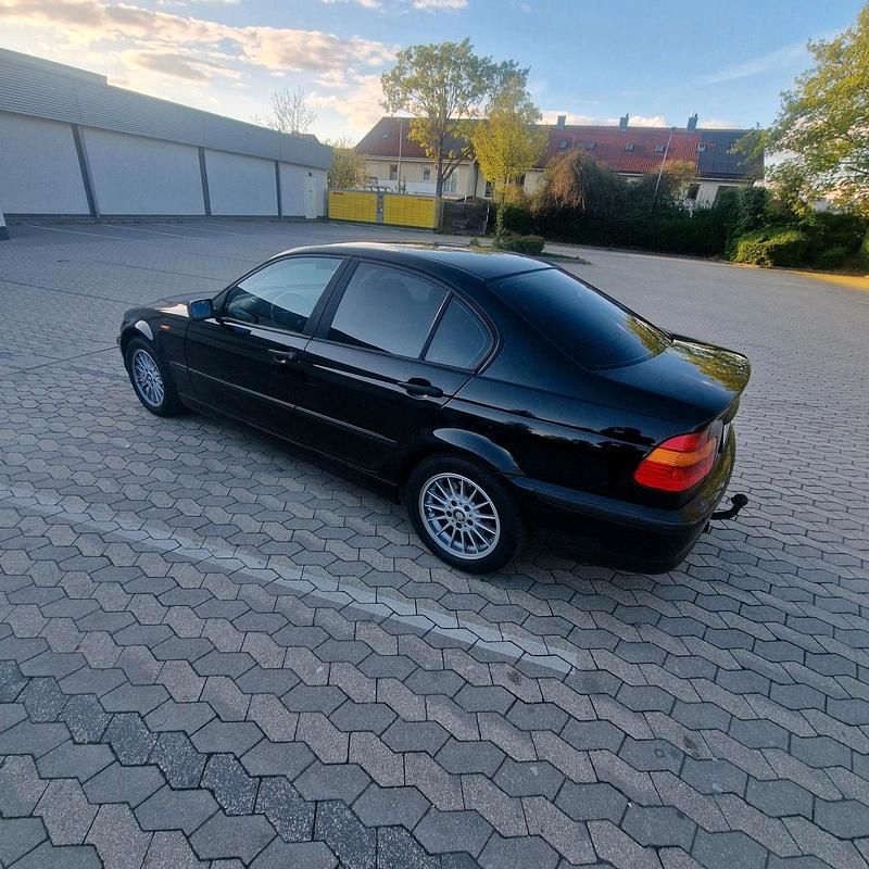 Second-hand BMW 320 150 CP (110 kW) 2002 Negru Berlinǎ