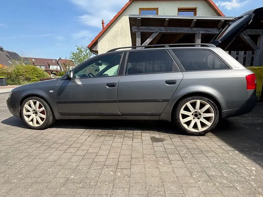 Second-hand Audi A6 Sport 163 CP (119 kW) 2005 Gri Break