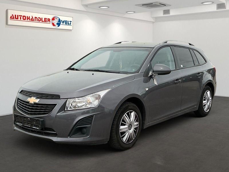 Grau Gebraucht 2013 Chevrolet Cruze LS Kombi | 1.699 € - Bild 1/4