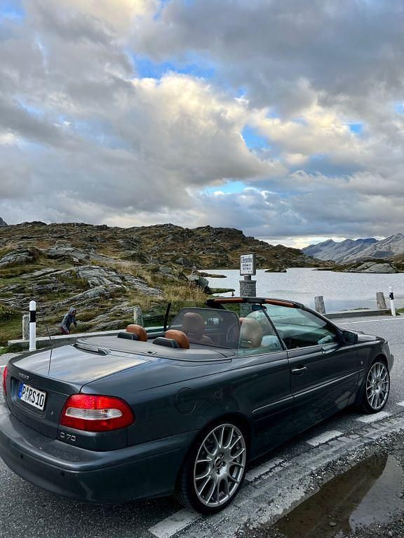Grau Gebraucht 2004 Volvo C70 Cabrio | 9.999 € (Etwas zu teuer) - Bild 1/4