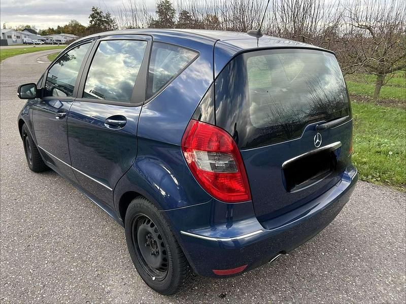 Gebraucht Mercedes A160 Avantgarde 82 PS (60 kW) 2010 Blau Limousine