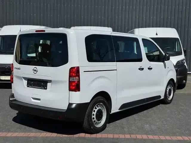 Gebraucht Opel Vivaro 120 PS (88 kW) 2023 Weiß Van / Kleinbus