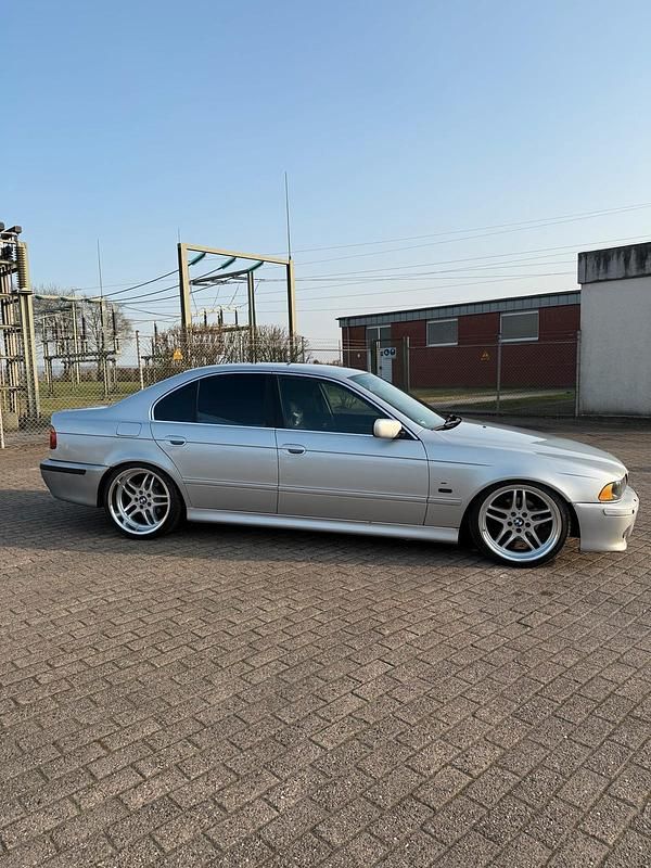 Gebraucht BMW 525 M Sport 163 PS (119 kW) 2002 Silber Limousine