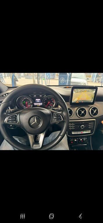 Gebraucht Mercedes CLA220 Edition 177 PS (130 kW) 2018 Blau Limousine