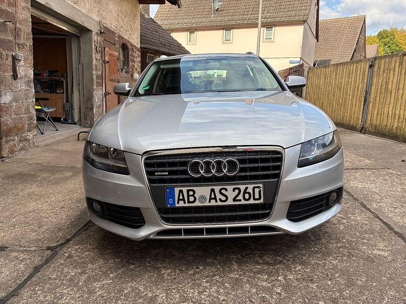 Silber Gebraucht 2010 Audi A4 Ambiente Kombi | 5.500 € (Guter Preis) - Bild 1/4
