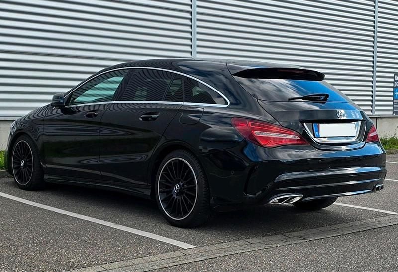 Schwarz Gebraucht 2016 Mercedes CLA220 AMG line Limousine | 22.999 € (Etwas zu teuer) - Bild 1/4
