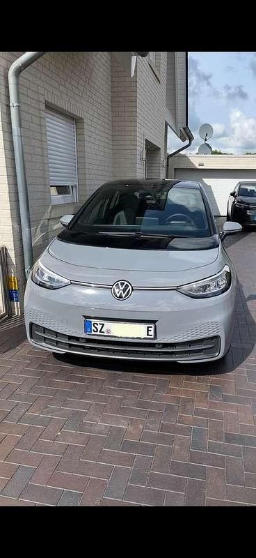 Grau Gebraucht 2023 VW ID.3 Pro Kleinwagen | 32.000 € (Fairer Preis) - Bild 1/4