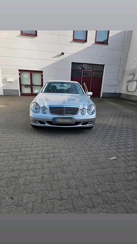 Gebraucht Mercedes E200 154 PS (113 kW) 2005 Silber Limousine