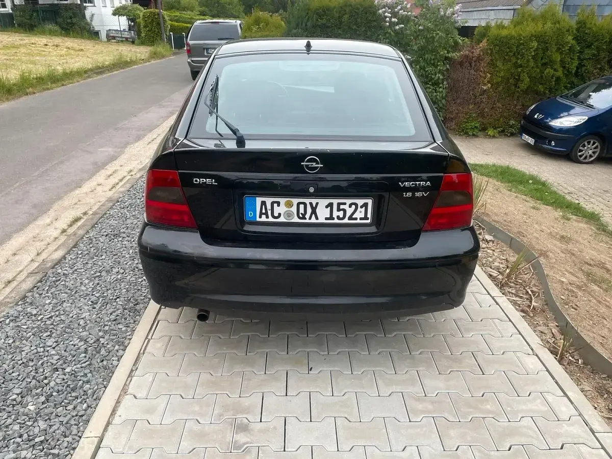 Usata Opel Vectra 116 CV (85 kW) 2000 Nero Berlina