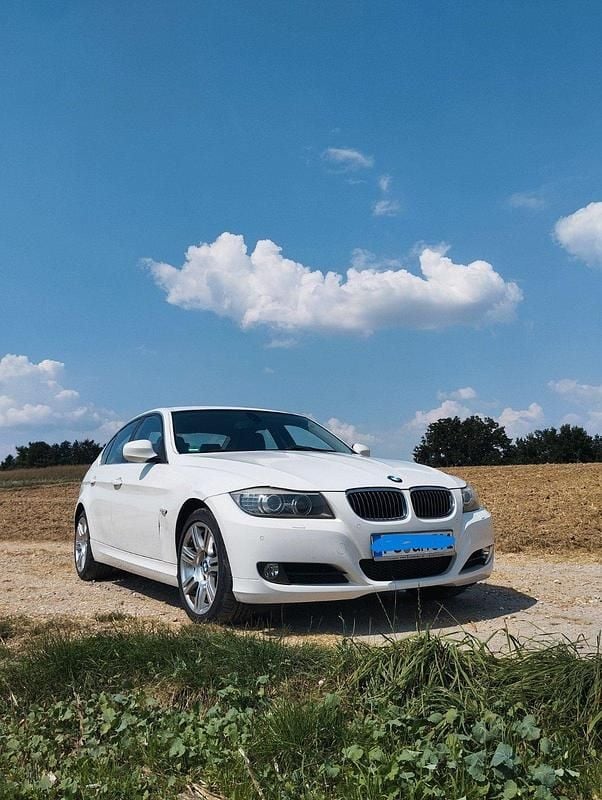 Weiß Gebraucht 2010 BMW 325 Limousine | 6.500 € (Superpreis) - Bild 1/4