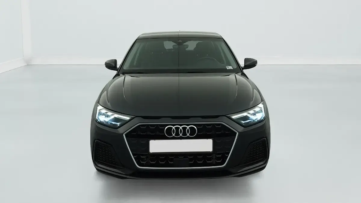 Gebraucht Audi A1 Advanced 95 PS (69 kW) 2023 Grau (gris manhattan) SUV