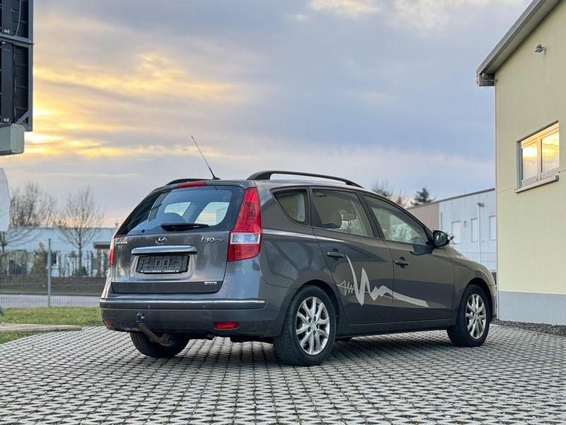 Gebraucht Hyundai i30 Premium 143 PS (105 kW) 2008 Steel gray Kombi