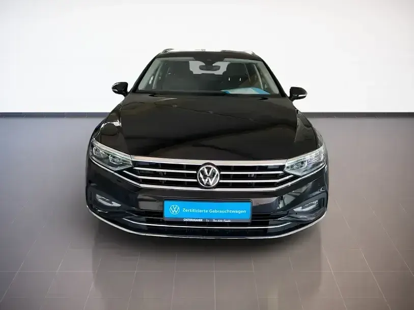 Gebraucht VW Passat Elegance 150 PS (110 kW) 2024 Deep black perleffekt Kombi