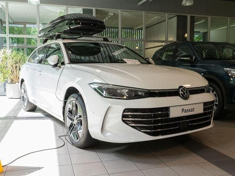 Gebraucht VW Passat Elegance 150 PS (110 kW) 2024 Weiß Kombi