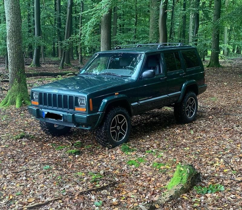 Grün Gebraucht 1999 Jeep Cherokee SUV | 5.800 € (Guter Preis) - Bild 1/4