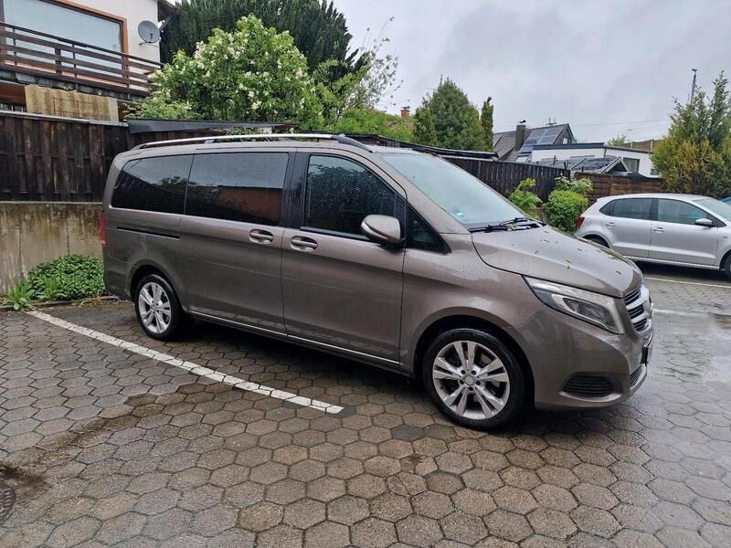Grau Gebraucht 2015 Mercedes V250 Van / Kleinbus | 36.000 € (Fairer Preis) - Bild 1/4