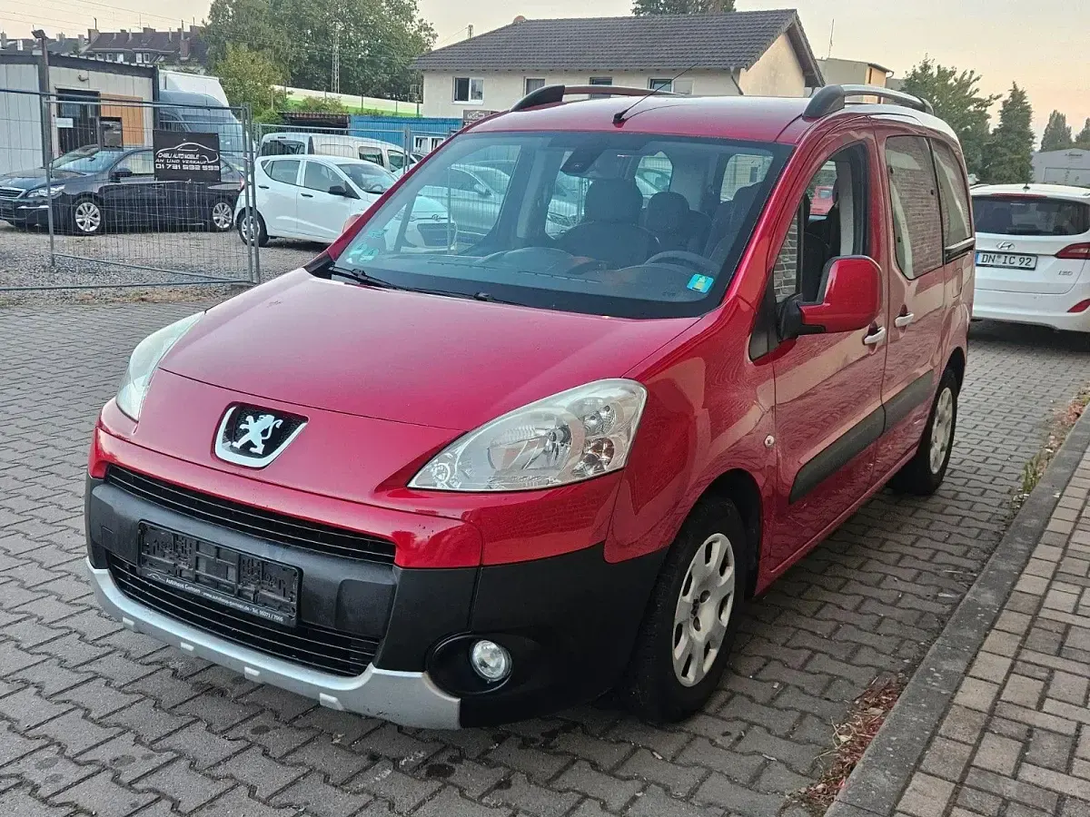Gebraucht Peugeot Partner Tepee Tendance 90 PS (66 kW) 2010 Rot Van / Kleinbus