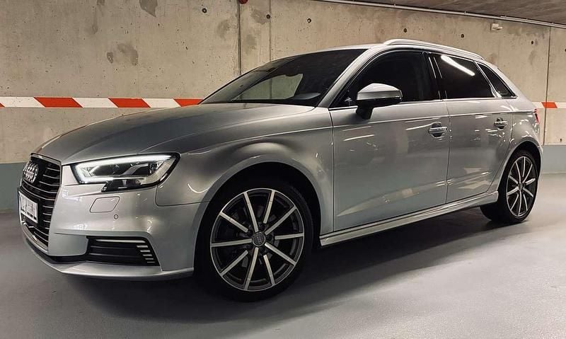 Silber Gebraucht 2020 Audi A3 Sportback e-tron Sport Limousine | 18.999 € (Guter Preis) - Bild 1/4