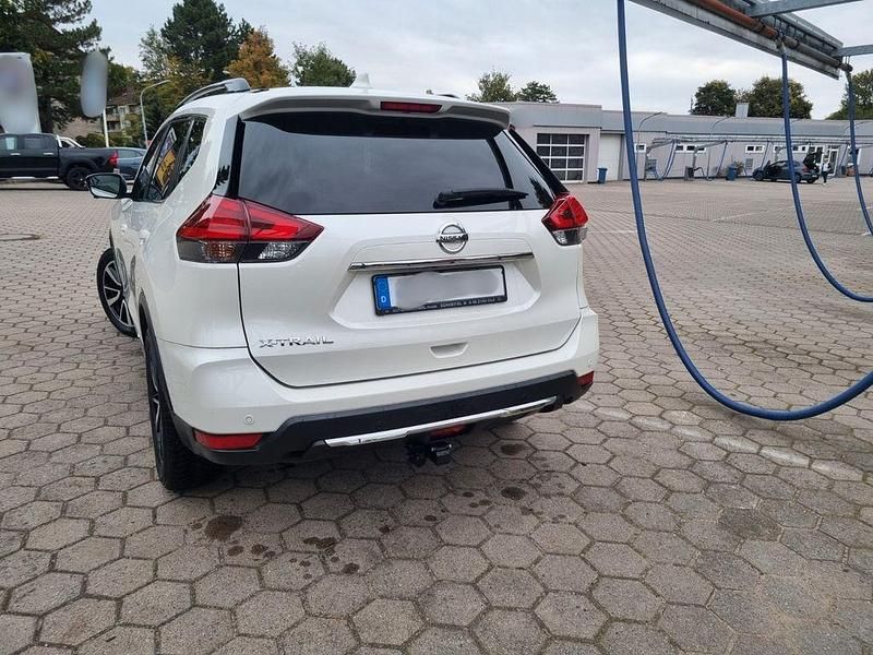 Weiß Gebraucht 2018 Nissan X-Trail Tekna SUV | 21.800 € (Teuer) - Bild 1/4