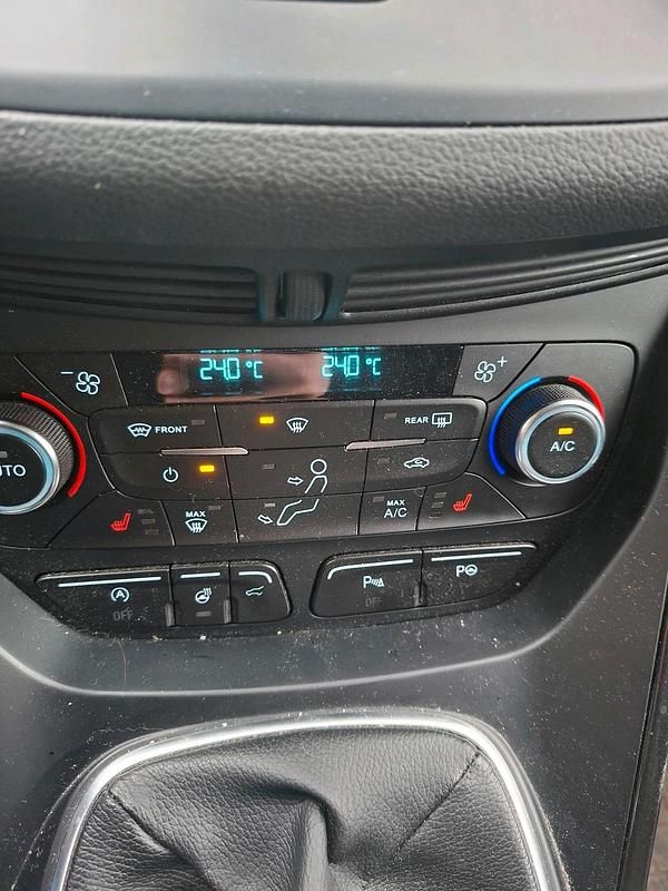 Gebraucht Ford Kuga Titanium 150 PS (110 kW) 2017 Grau SUV