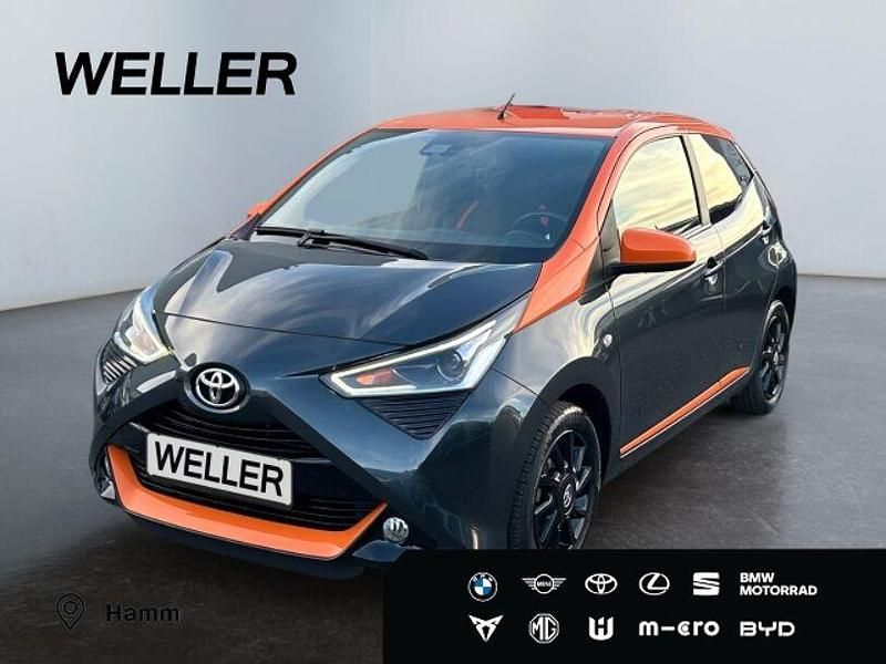 Grau Gebraucht 2021 Toyota Aygo Premium Kleinwagen | 12.490 € (Fairer Preis) - Bild 1/3