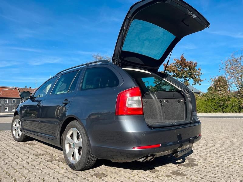 Gebraucht Skoda Octavia 2011 Grau Kombi
